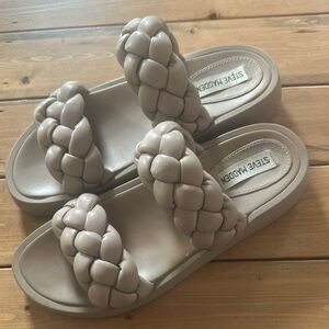 Used Women’s Steve Madden Taupe Braided Slide Sandals size: 9